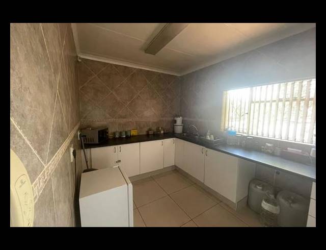 4 BEDROOM HOUSE FOR SALE IN GLENVISTA